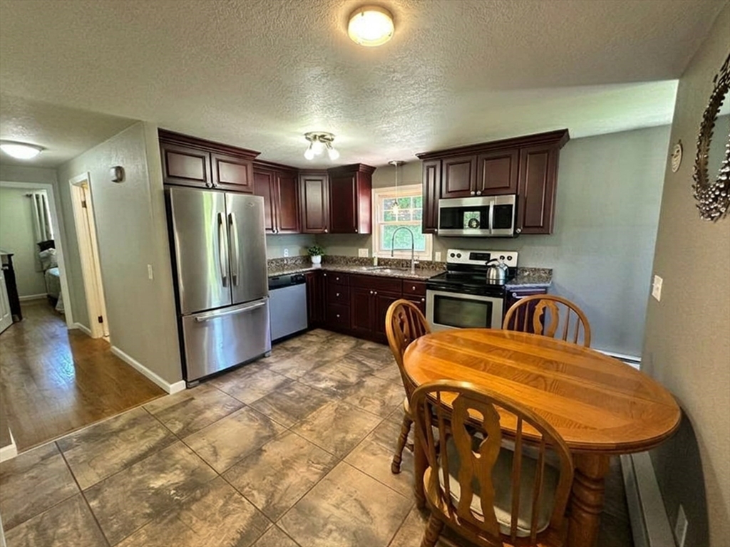 170 Treetop Avenue Springfield, MA 01118 - Photo 6 of 25