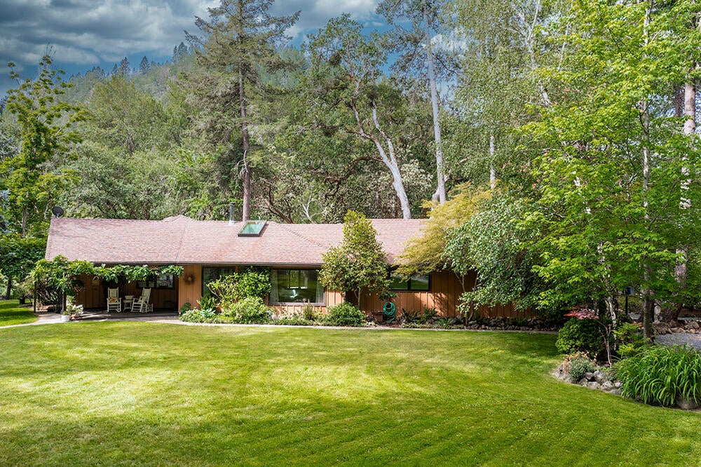 8075 North Applegate Road Grants Pass, OR 97527 - Photo 5 of 44 DJI_0519 a a