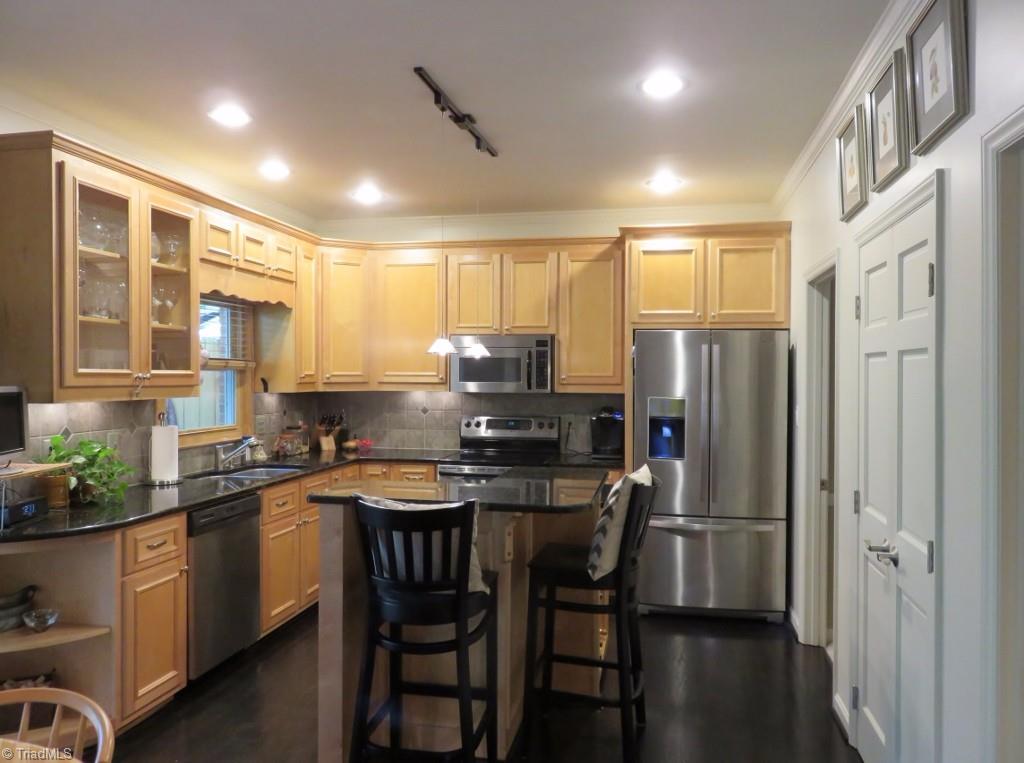 538 Lindley Road Greensboro, NC 27410 - Photo 8 of 29 Gallery Image 8
