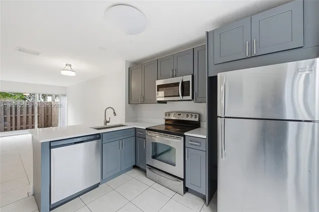 $2,400 | 3001 Northwest 5th Terrace, Unit 4, Pompano Beach, FL 33064