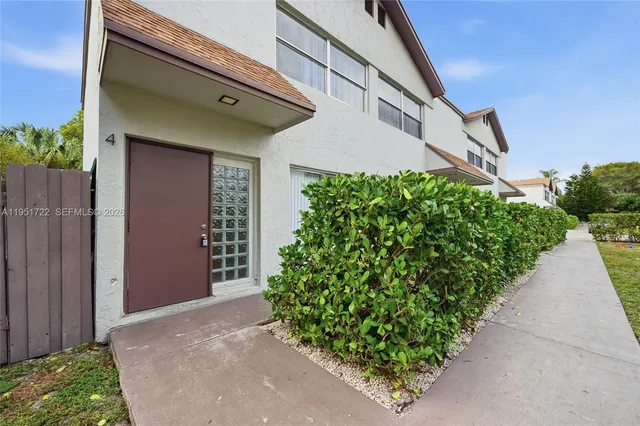 $2,400 | 3001 Northwest 5th Terrace, Unit 4, Pompano Beach, FL 33064