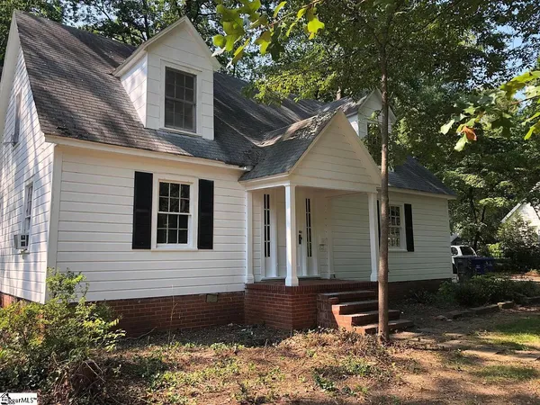 $1,395 | 412 Lucerne Drive, Spartanburg, SC 29302