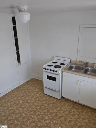 $1,395 | 412 Lucerne Drive, Spartanburg, SC 29302