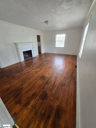 $1,395 | 412 Lucerne Drive, Spartanburg, SC 29302