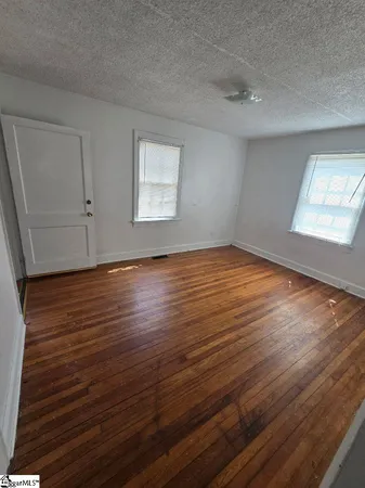 $1,395 | 412 Lucerne Drive, Spartanburg, SC 29302