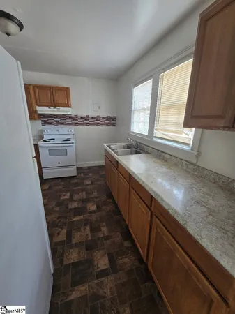 $1,395 | 412 Lucerne Drive, Spartanburg, SC 29302