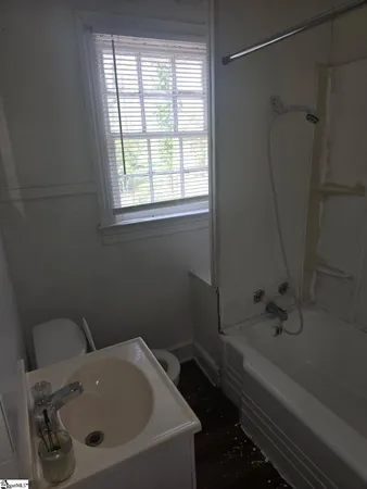 $1,395 | 412 Lucerne Drive, Spartanburg, SC 29302