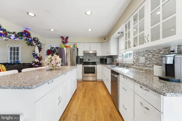 $499,900 | 7303 Lois Lane, Lanham, MD 20706