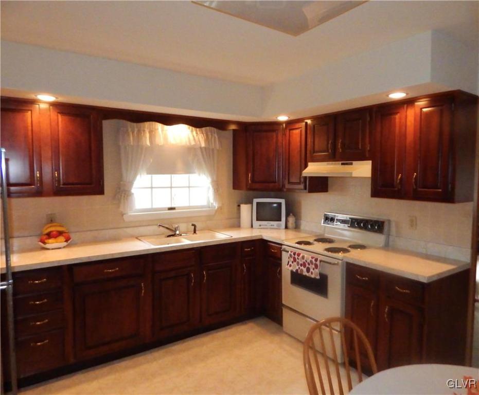 2449 Fox Road Bath, PA 18014 - Photo 10 of 19