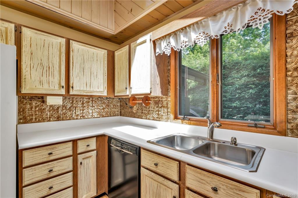 421 Lakeview Road Newland, NC 28657 - Photo 23 of 48 Gallery Image 23