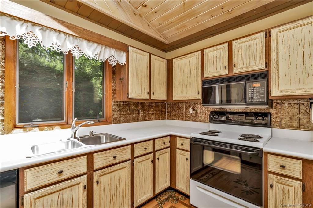 421 Lakeview Road Newland, NC 28657 - Photo 24 of 48 Gallery Image 24
