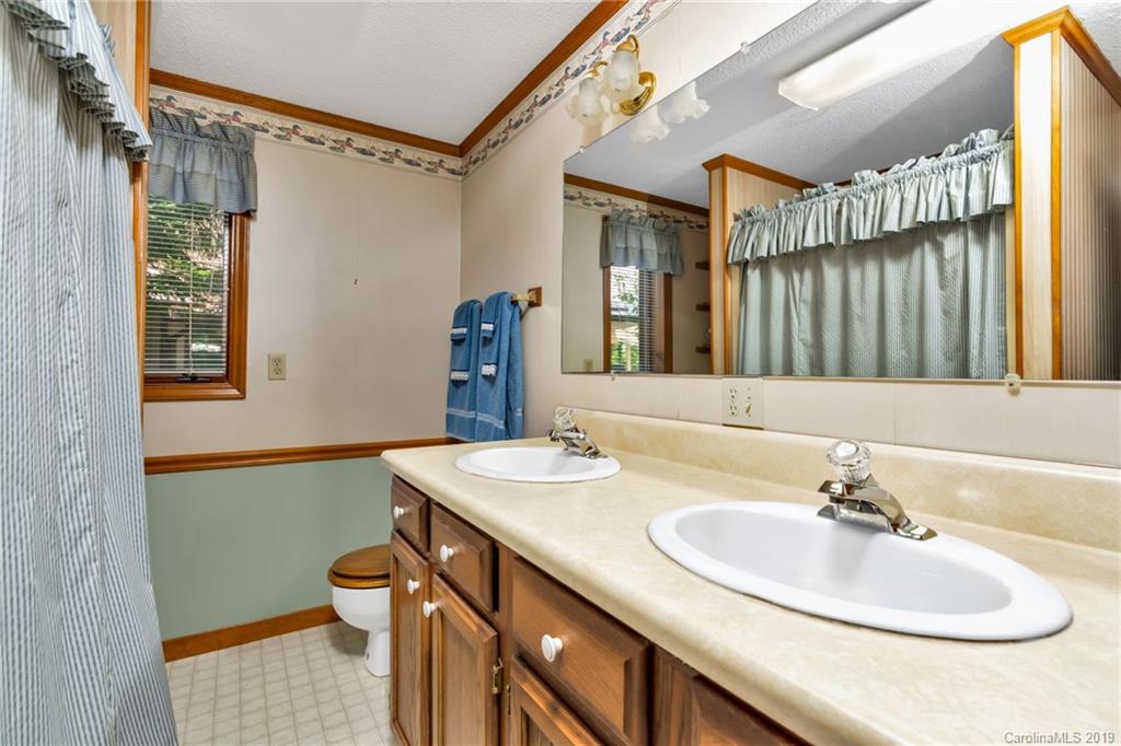 421 Lakeview Road Newland, NC 28657 - Photo 29 of 48 Gallery Image 29