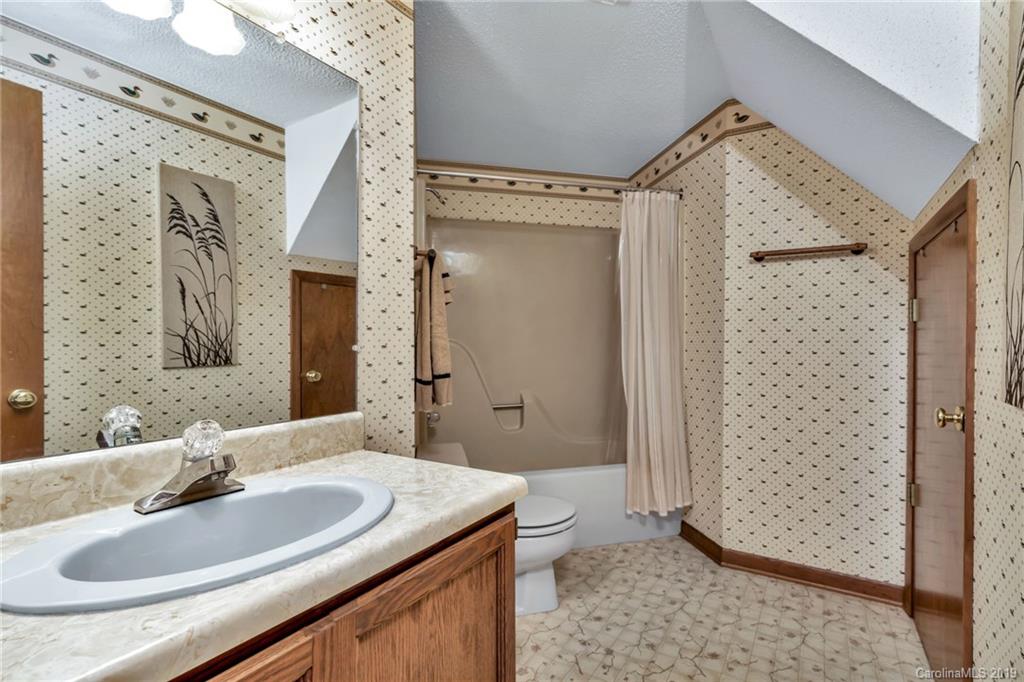 421 Lakeview Road Newland, NC 28657 - Photo 31 of 48 Gallery Image 31