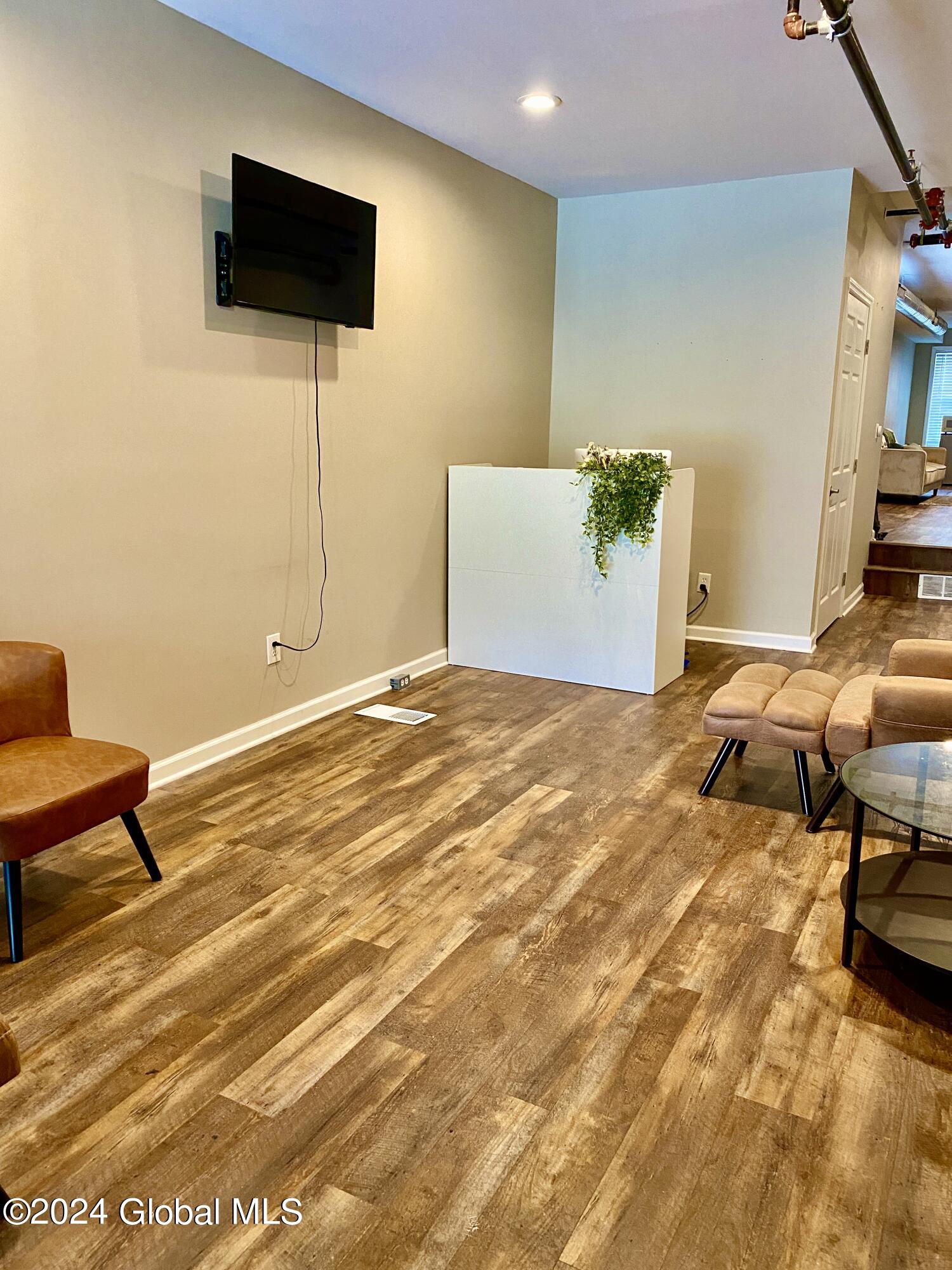 402 Broadway Albany, NY 12207 - Photo 11 of 21 Commercial Space