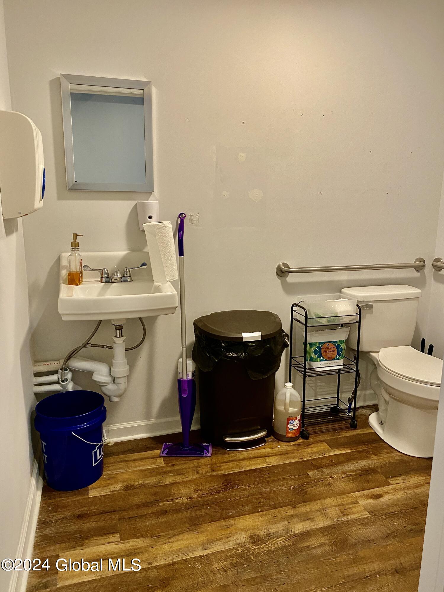 402 Broadway Albany, NY 12207 - Photo 20 of 21 Restroom