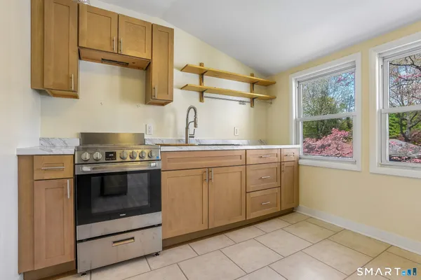 $2,000 | 1572 Whitney Avenue, Hamden, CT 06517