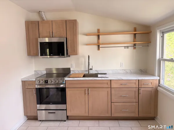 $2,000 | 1572 Whitney Avenue, Hamden, CT 06517