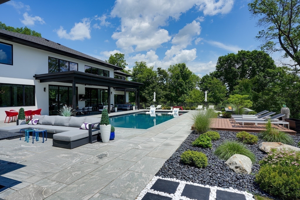 556 Middle Road Boxborough, MA 01719 - Photo 22 of 41