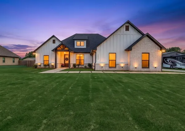 $425,000 | 12432 Maplewood Drive, Lindale, TX 75771