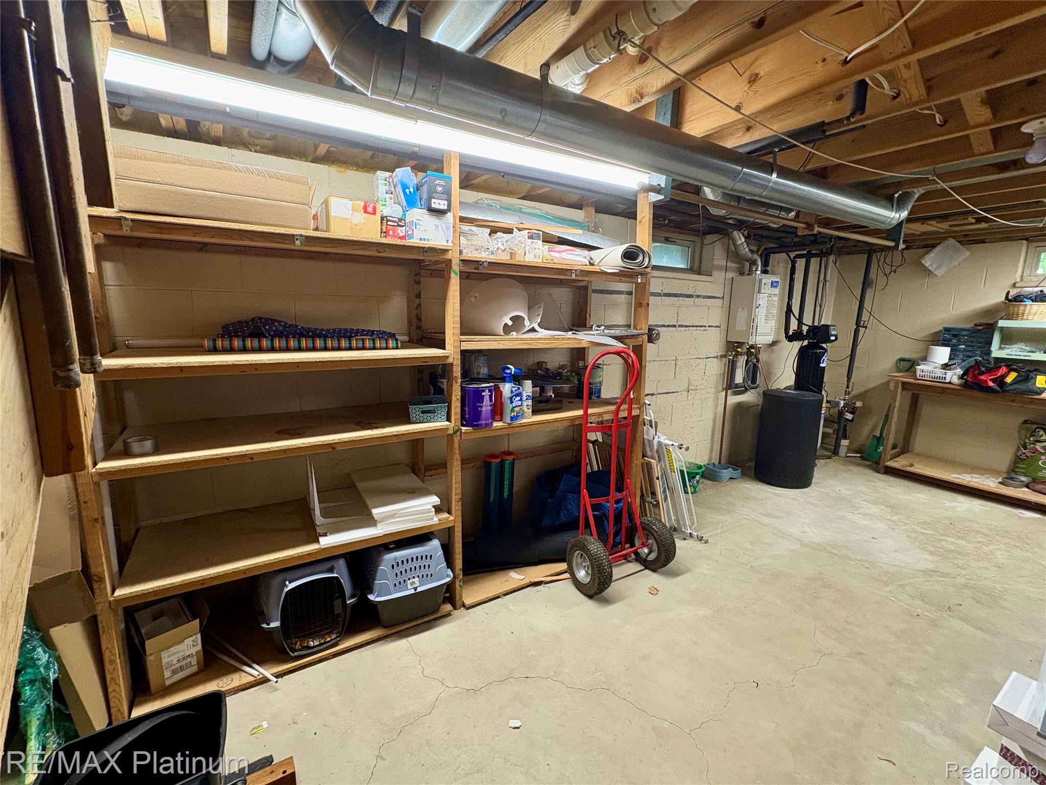 6451 Bullard Road Fenton, MI 48430 - Photo 19 of 26 2 car garage attached to hgouse