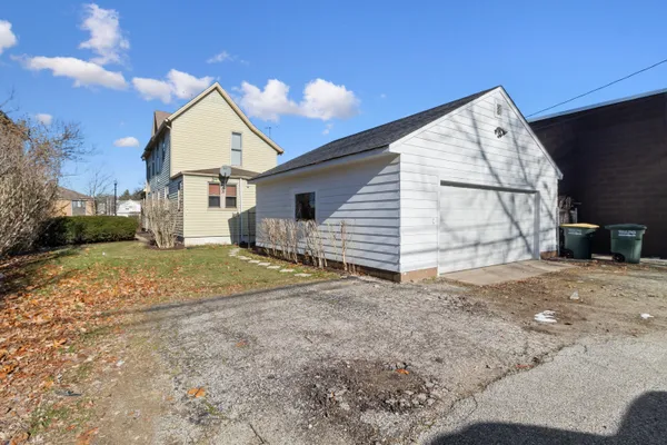 $449,999 | 704 East Lincolnway, Valparaiso, IN 46383