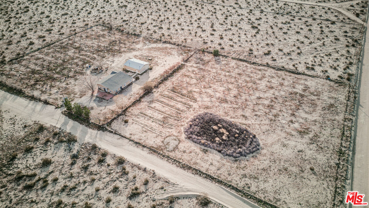 10424 Santa Fe Fire Road Lucerne Valley, CA 92356 - Photo 11 of 26