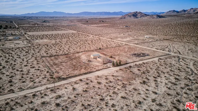 $529,000 | 10424 Santa Fe Fire Road, Lucerne Valley, CA 92356
