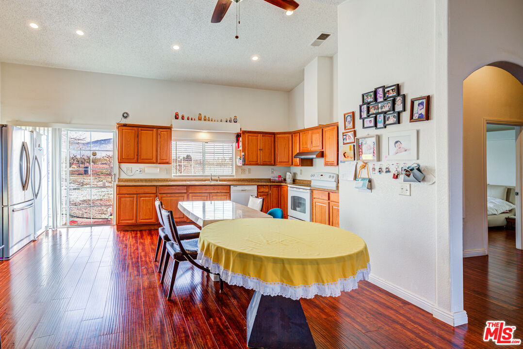 10424 Santa Fe Fire Road Lucerne Valley, CA 92356 - Photo 25 of 26