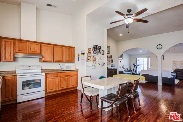 $529,000 | 10424 Santa Fe Fire Road, Lucerne Valley, CA 92356