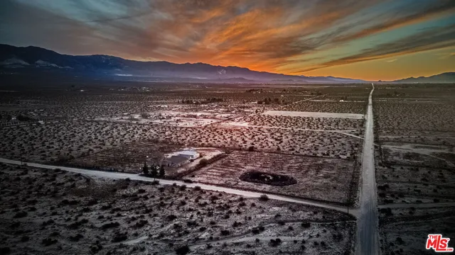 $529,000 | 10424 Santa Fe Fire Road, Lucerne Valley, CA 92356