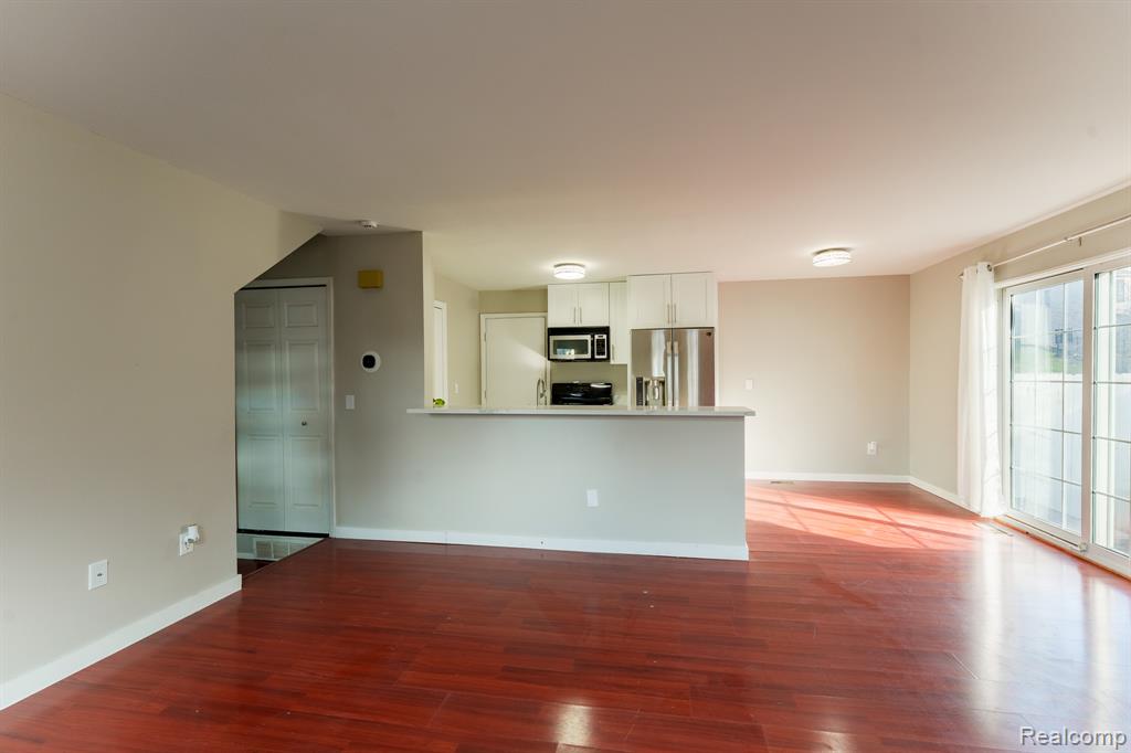 264 1st Street Rochester, MI 48307 - Photo 4 of 21 Gallery Image 4