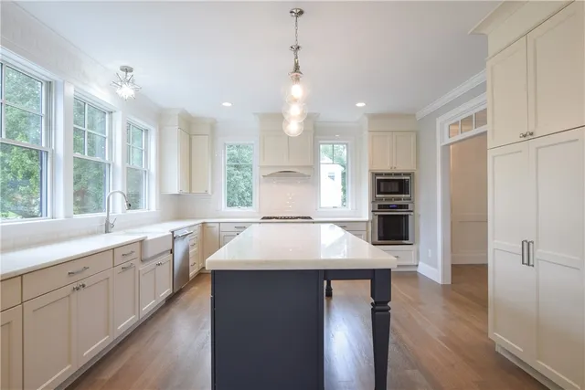 $2,299,500 | 2 Amore Lane, East Greenwich, RI 02818