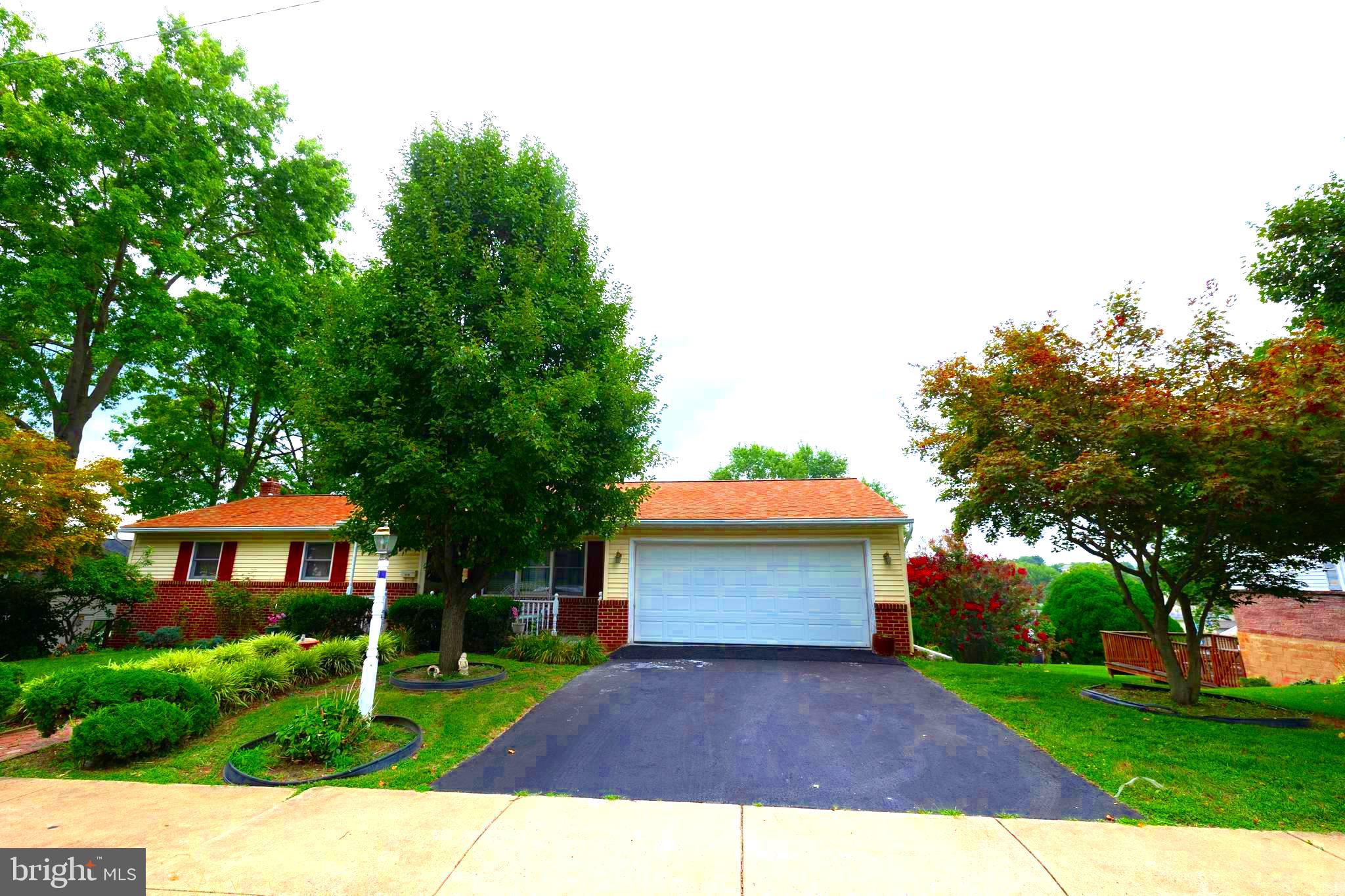 110 Hemlock Road Ephrata, PA 17522 - Photo 1 of 38 Main Photo