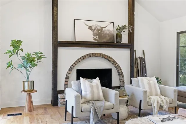 $925,000 | 10301 Howe Drive, Leawood, KS 66206