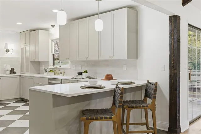 $925,000 | 10301 Howe Drive, Leawood, KS 66206