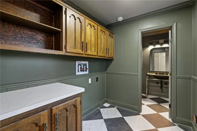 $925,000 | 10301 Howe Drive, Leawood, KS 66206