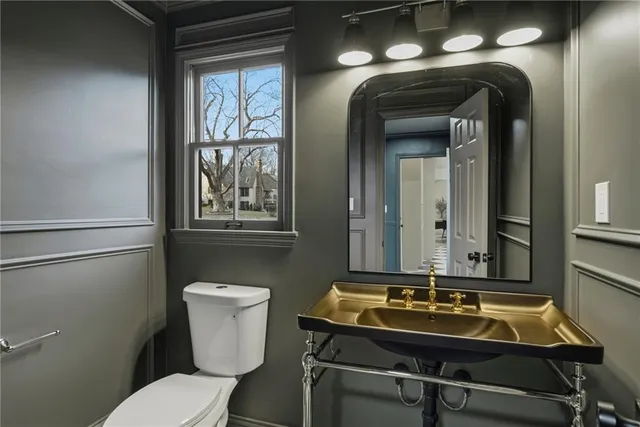 $925,000 | 10301 Howe Drive, Leawood, KS 66206