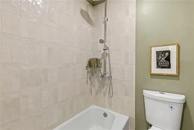 $925,000 | 10301 Howe Drive, Leawood, KS 66206