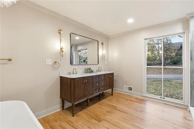 $925,000 | 10301 Howe Drive, Leawood, KS 66206