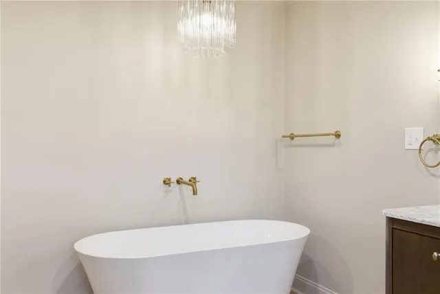 $925,000 | 10301 Howe Drive, Leawood, KS 66206