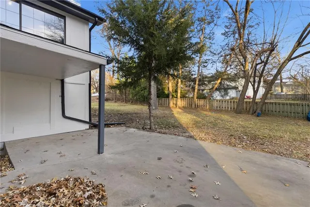 $925,000 | 10301 Howe Drive, Leawood, KS 66206