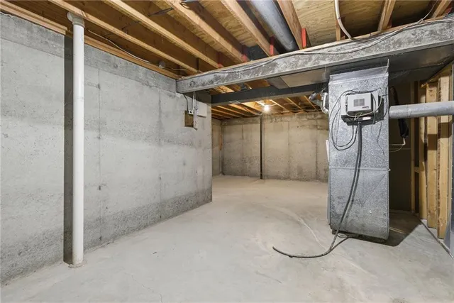 $925,000 | 10301 Howe Drive, Leawood, KS 66206