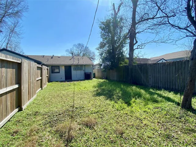 $1,250 | 5217 Malmedy Road, Unit A, Houston, TX 77033