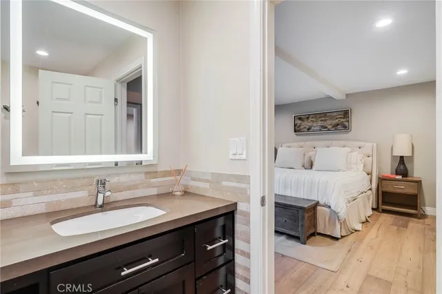 a en suite bathroom with a double vanity sink and a mirror