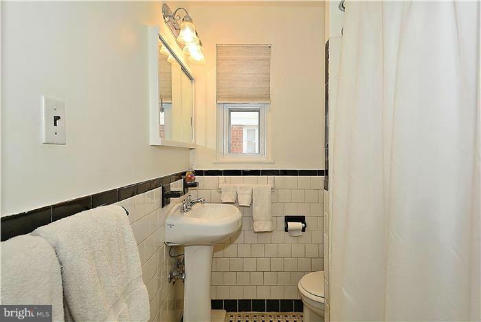904 Gabel Street Silver Spring, MD 20901 - Photo 15 of 23 Main level Full Bath