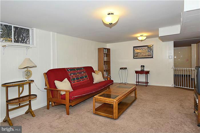 904 Gabel Street Silver Spring, MD 20901 - Photo 17 of 23 Family Room