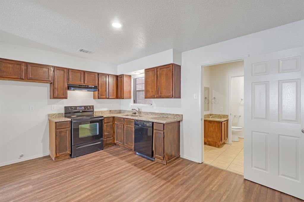 210 Rolston Road, Unit 1 Irving, TX 75060 - Photo 4 of 16