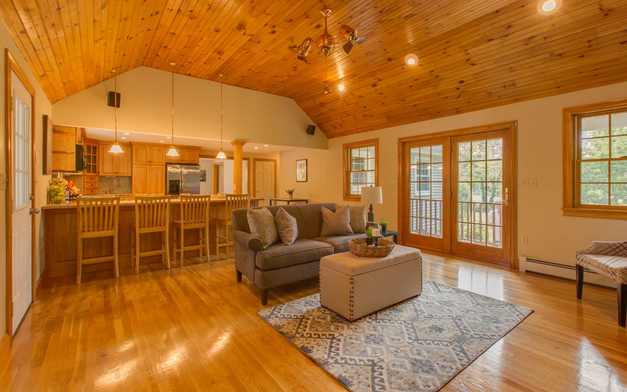 563 Mammoth Road Pelham, NH 03076 - Photo 13 of 24