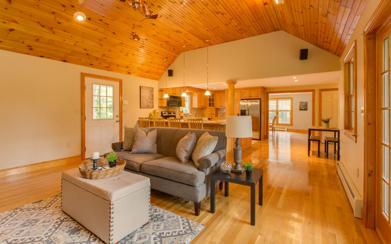 563 Mammoth Road Pelham, NH 03076 - Photo 14 of 24