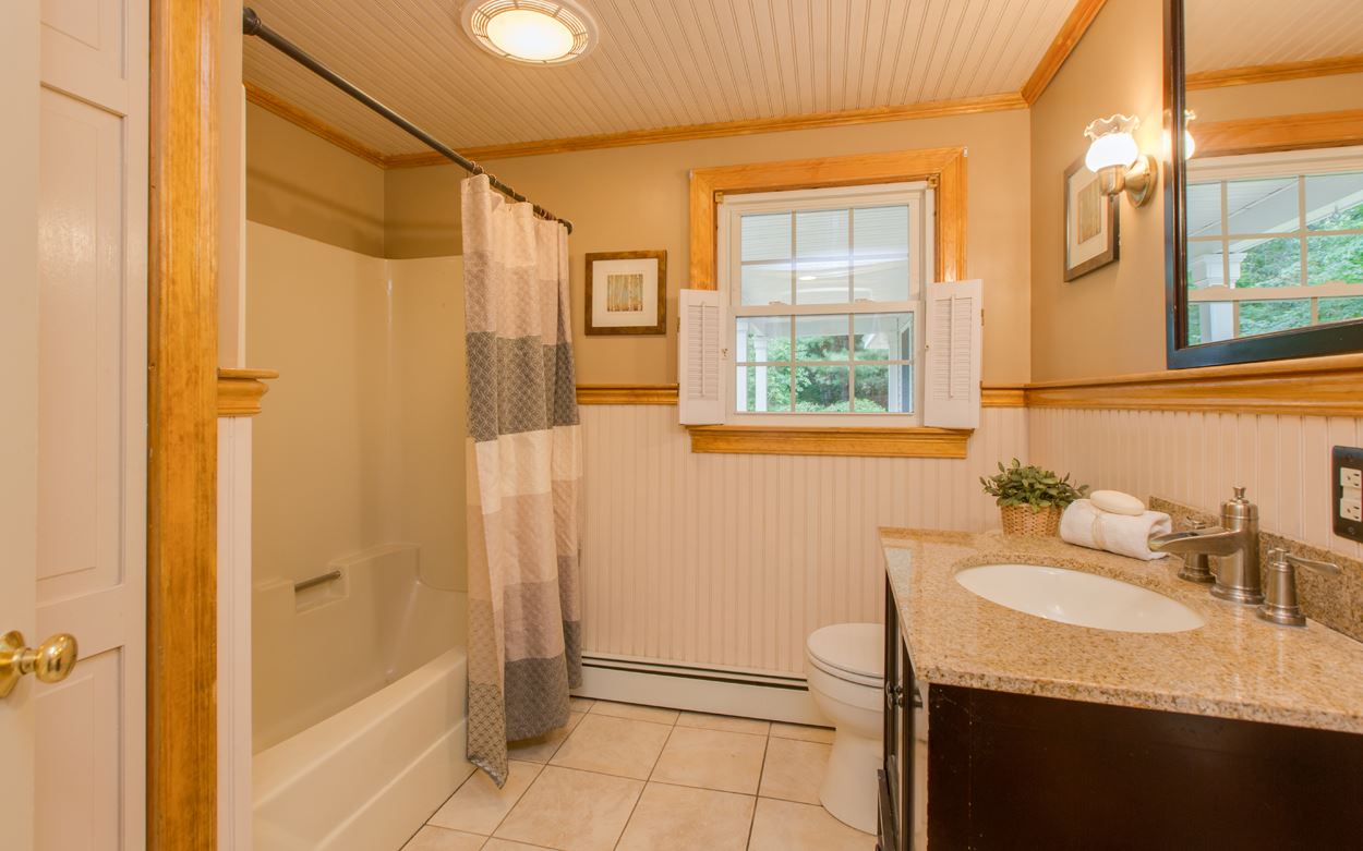 563 Mammoth Road Pelham, NH 03076 - Photo 17 of 24
